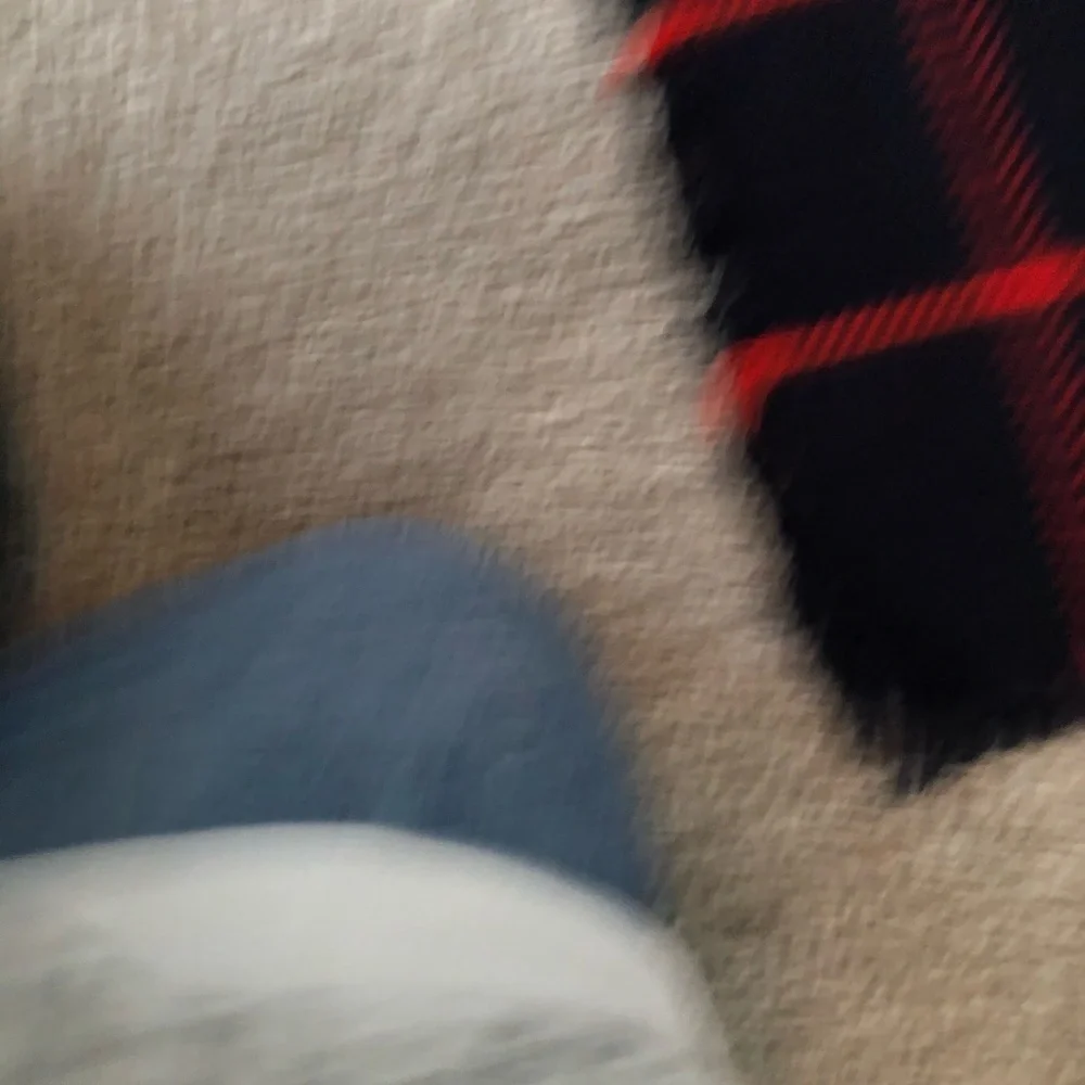 🎀 Navy‎ and Red Scarf